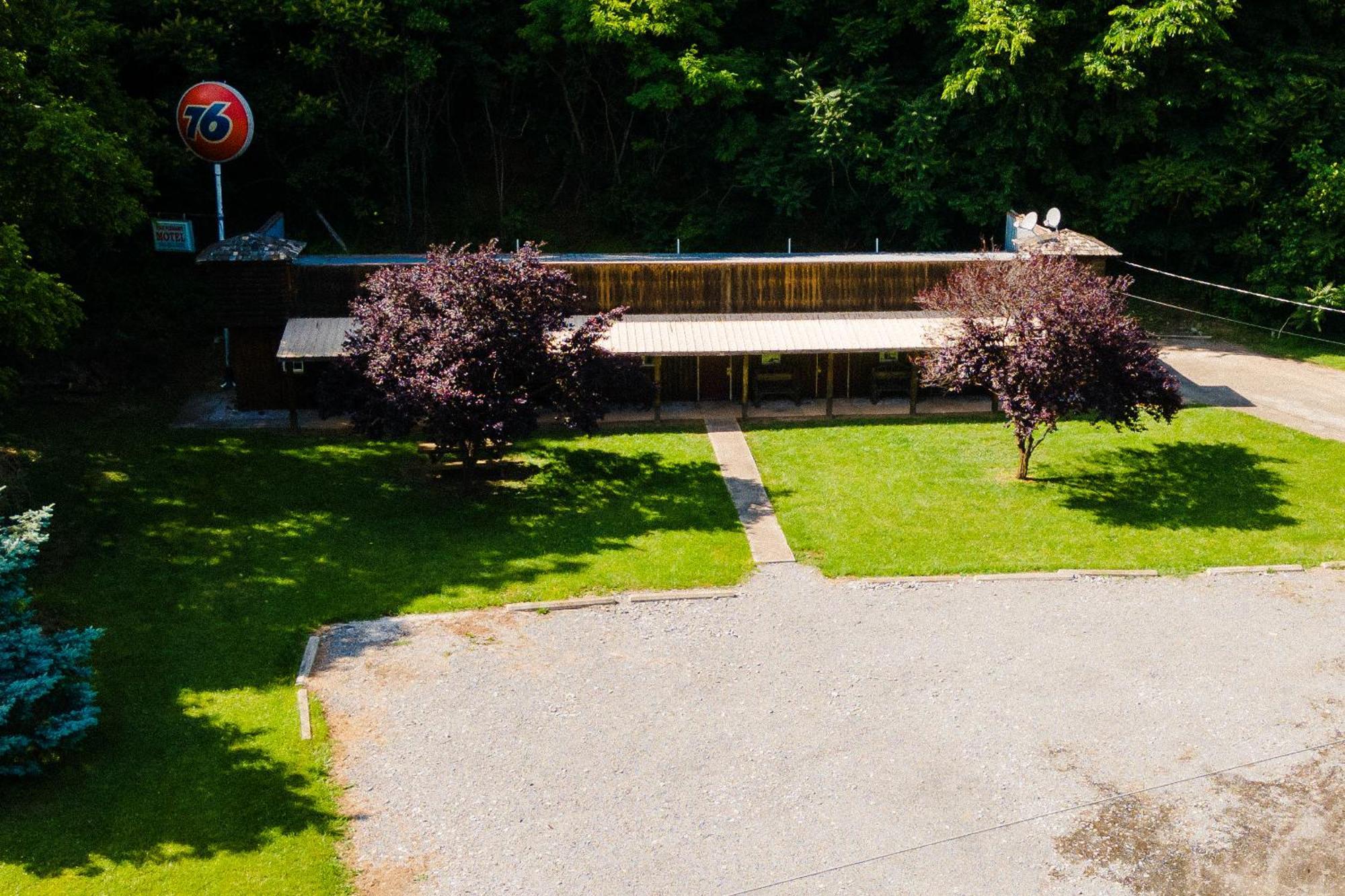 Seneca Pines Lodge Seneca Rocks エクステリア 写真