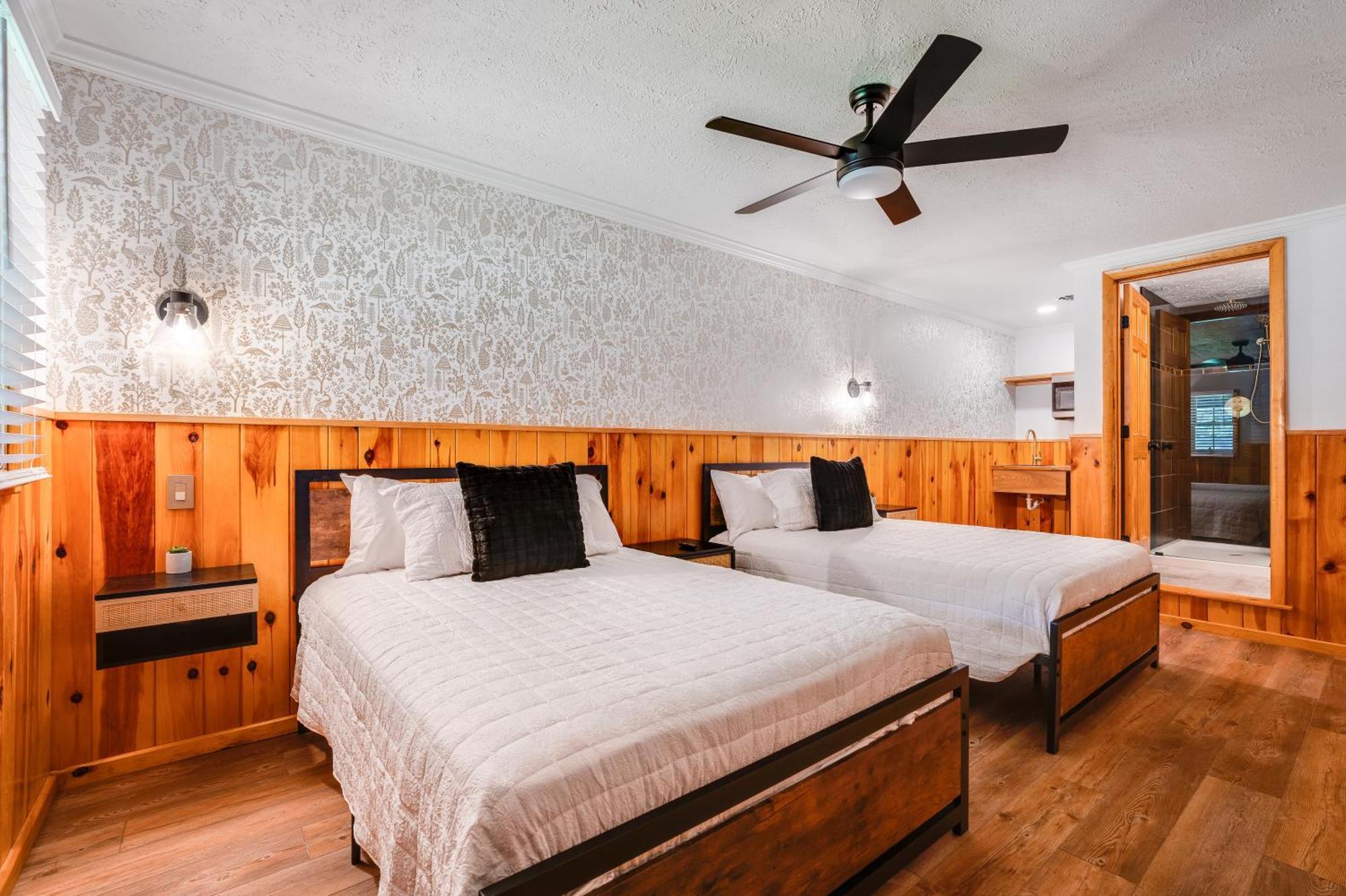 Seneca Pines Lodge Seneca Rocks エクステリア 写真