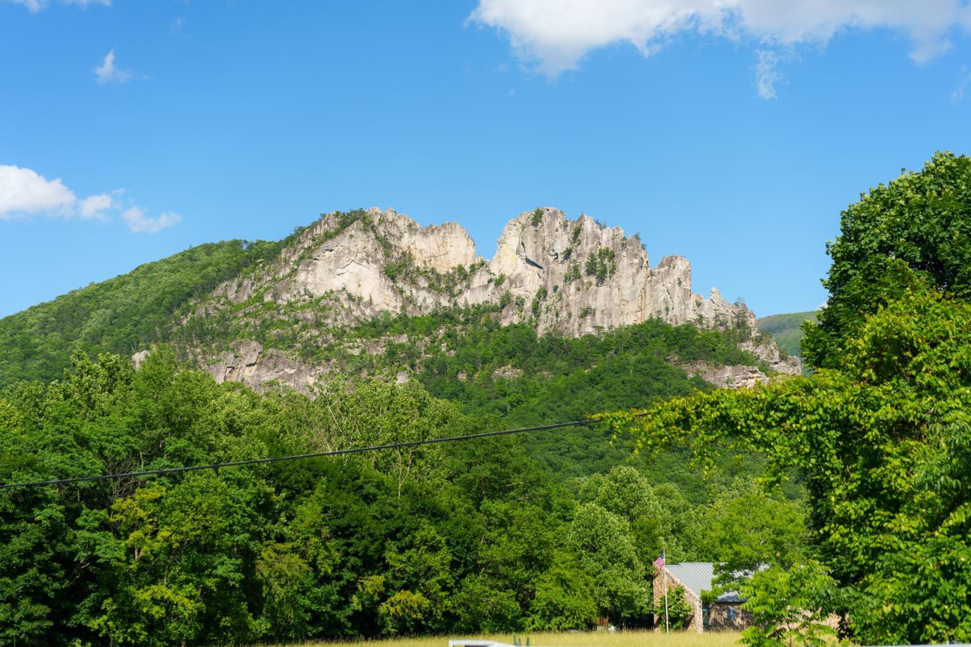 Seneca Pines Lodge Seneca Rocks エクステリア 写真