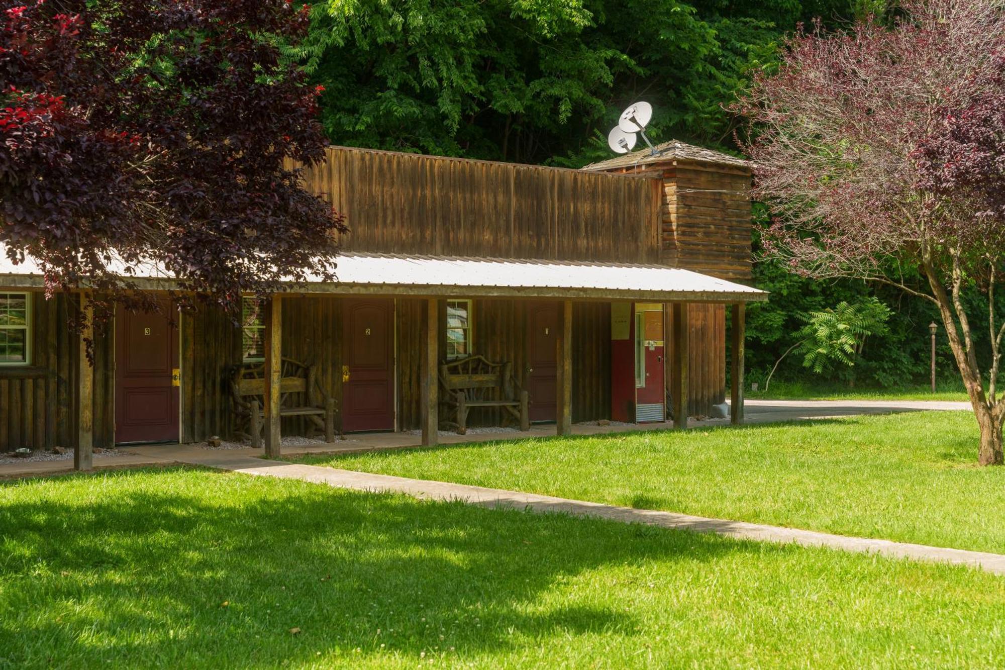 Seneca Pines Lodge Seneca Rocks エクステリア 写真
