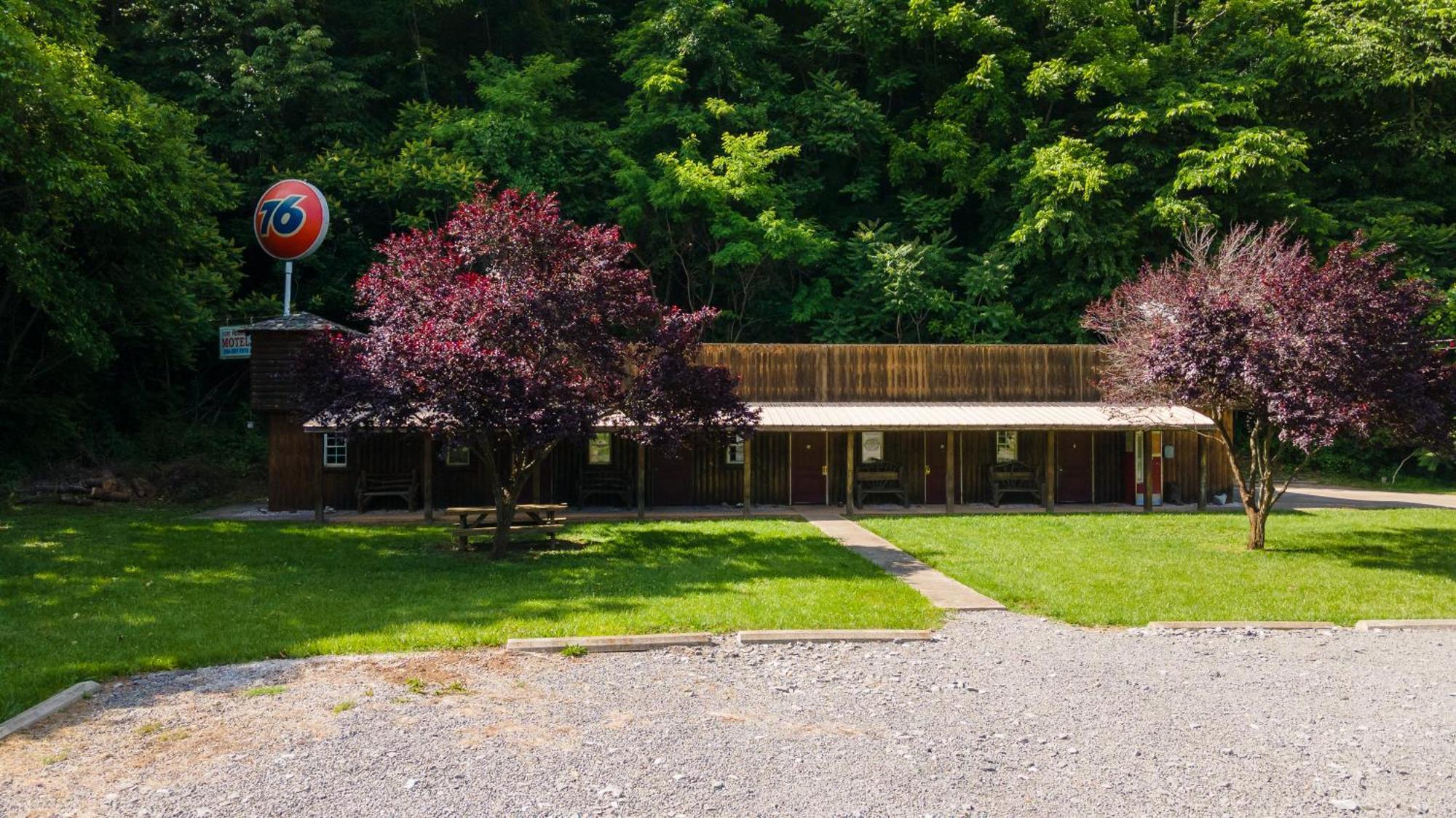 Seneca Pines Lodge Seneca Rocks エクステリア 写真