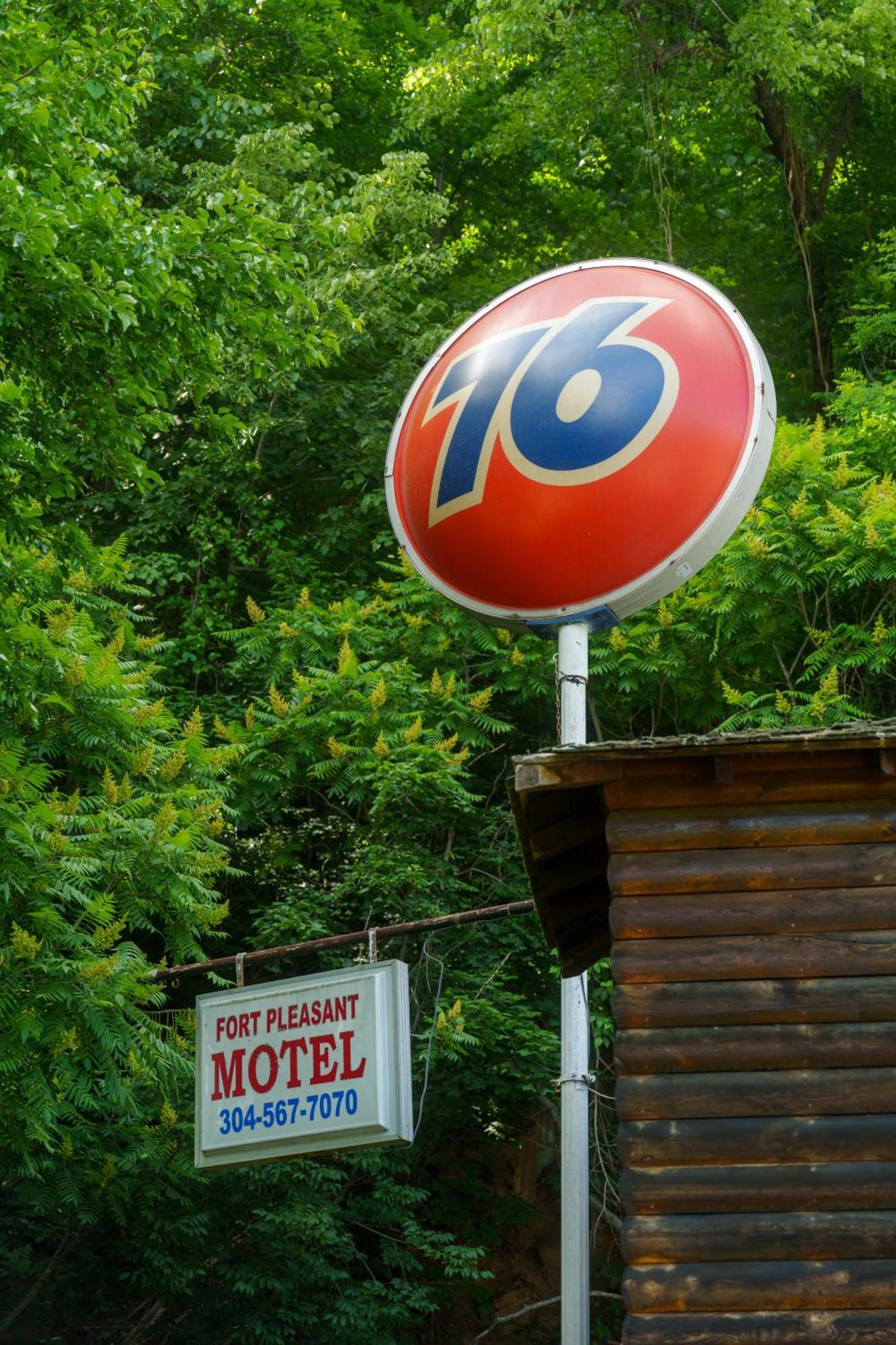 Seneca Pines Lodge Seneca Rocks エクステリア 写真