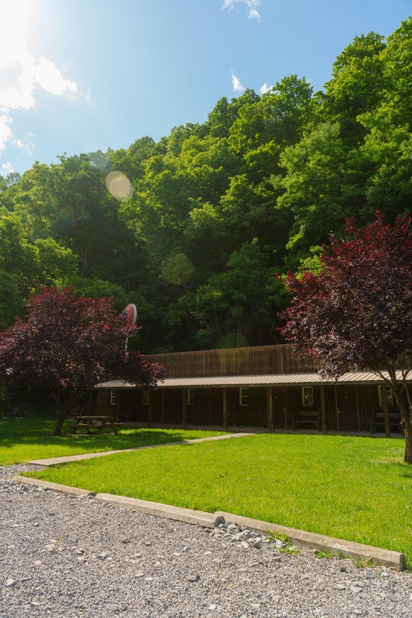 Seneca Pines Lodge Seneca Rocks エクステリア 写真