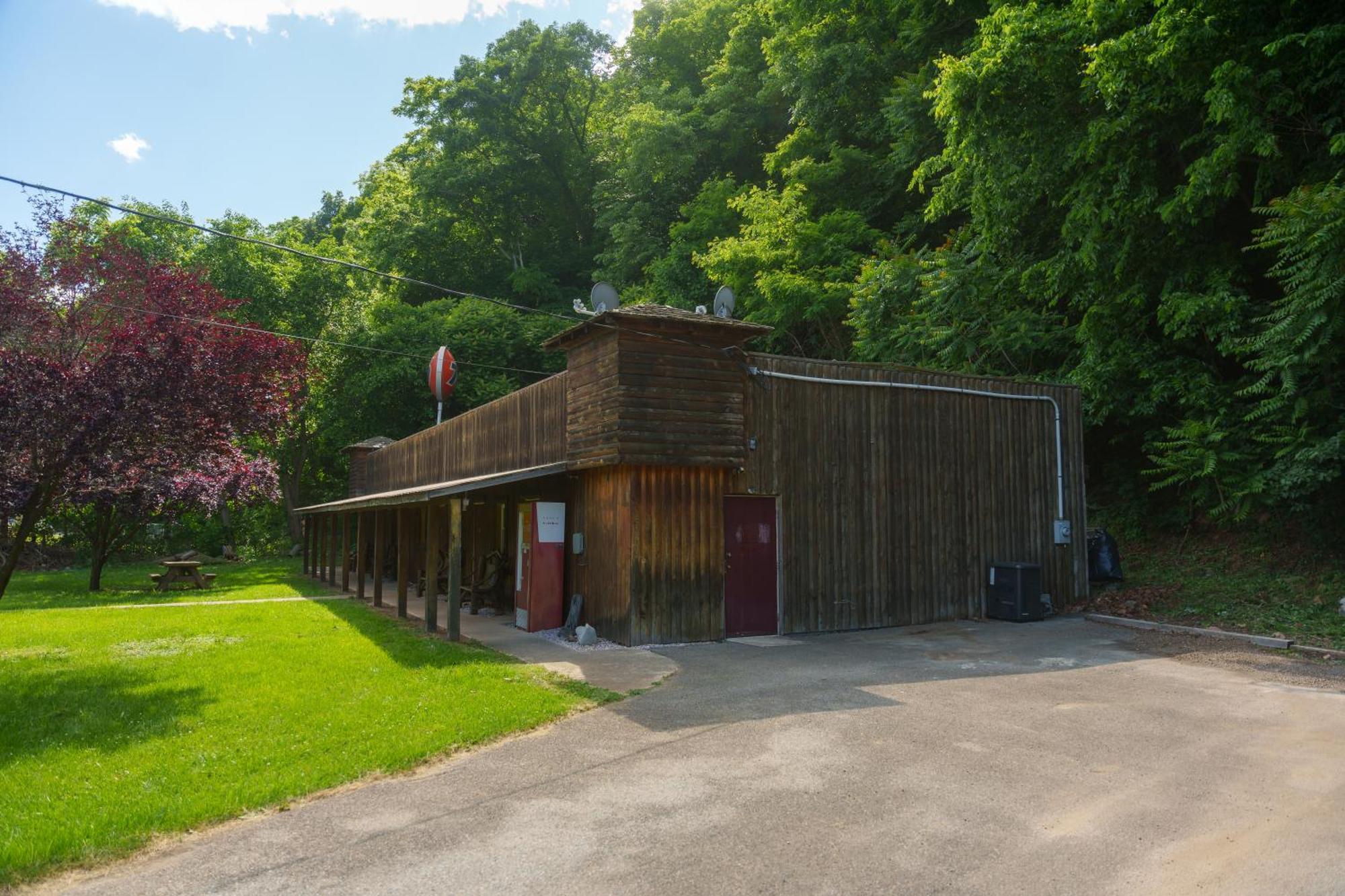 Seneca Pines Lodge Seneca Rocks エクステリア 写真