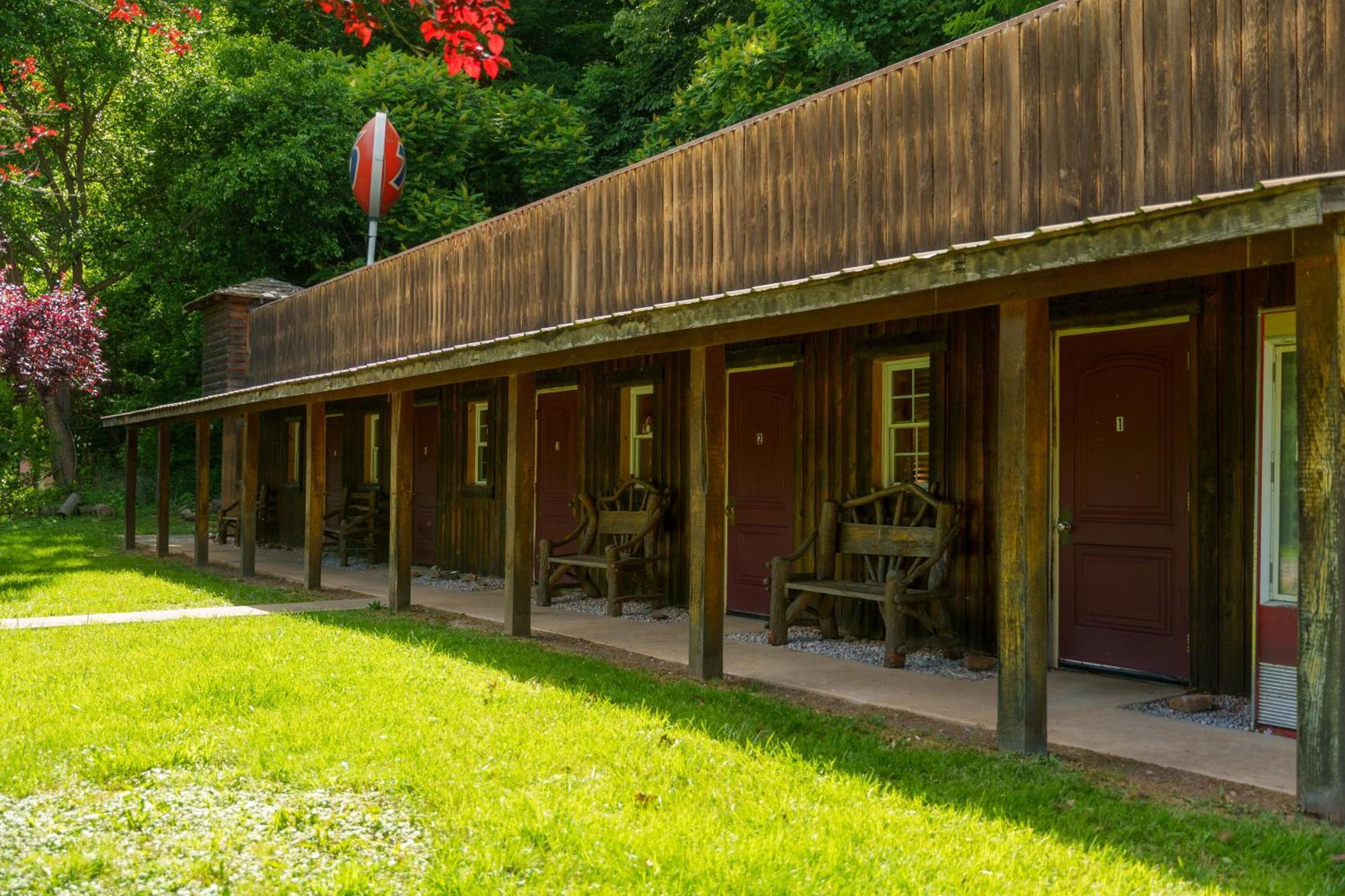 Seneca Pines Lodge Seneca Rocks エクステリア 写真