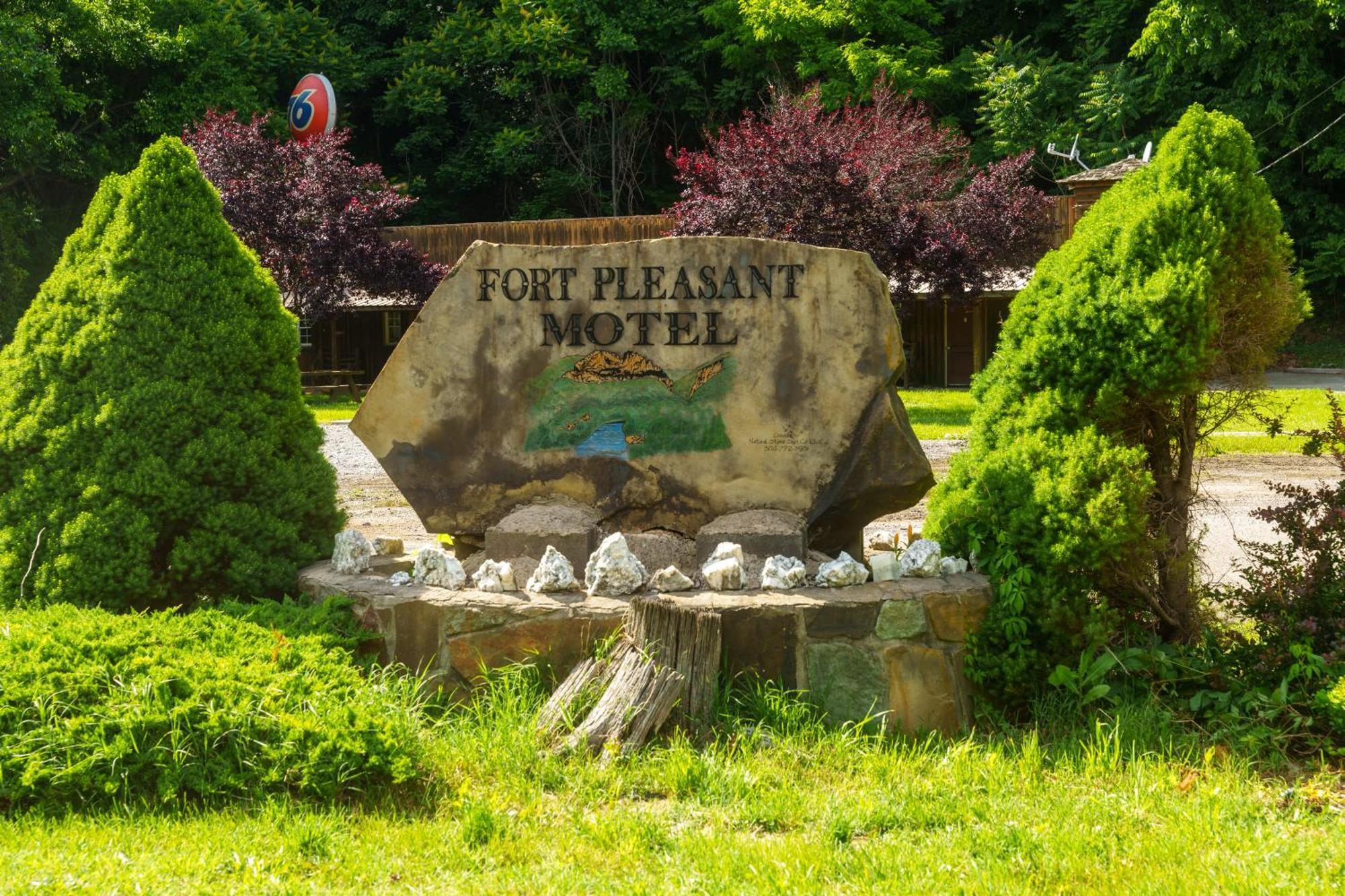 Seneca Pines Lodge Seneca Rocks エクステリア 写真